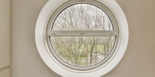 Fabricantes / Instaladores de Puertas y Ventanas de Aluminio / PVC Organyà · Ojo de Buey, Curvada y Antiruido