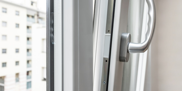 Fabricantes / Instaladores de Puertas y Ventanas de Aluminio / PVC Organyà · Oscilobatientes - Abatibles