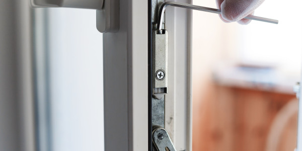 Puertas y Ventanas Seguridad de Aluminio / PVC el Pont de Bar · Cerradura de Seguridad